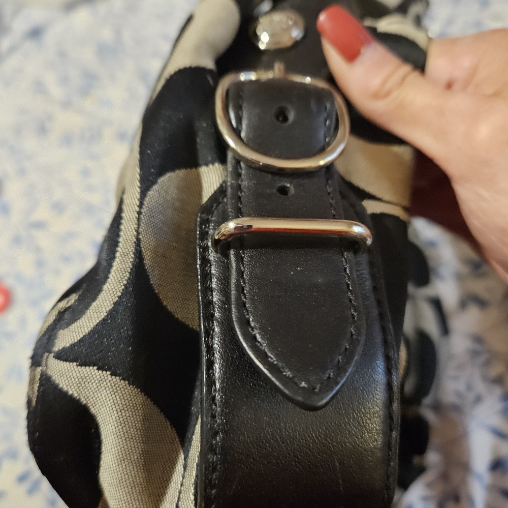 EUC COACH Shoulder Bag - Picture 3 of 11